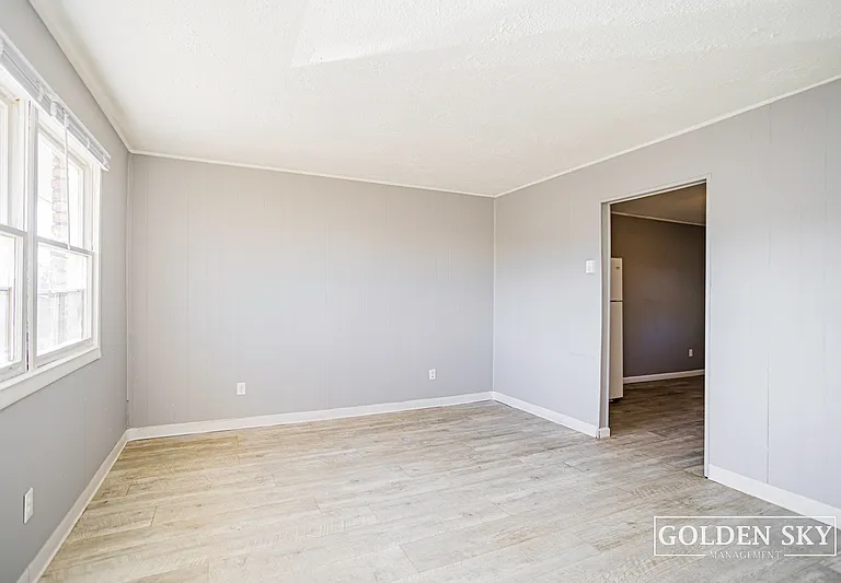 6318 E Piccadilly Rd — Photo 2