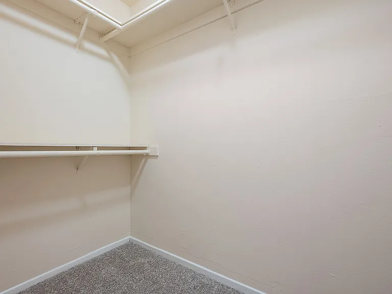 Essex Properties at Miracle Mile — Photo 17