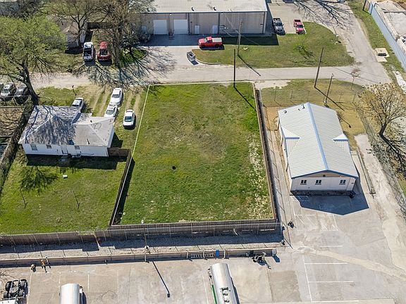 4th image of 2309 Johnson Rd