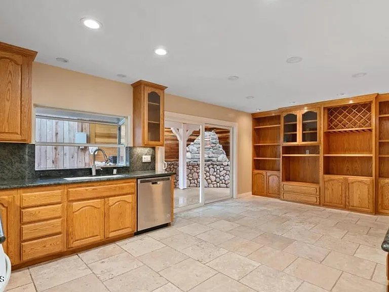 447 Santa Barbara Cir — Photo 5