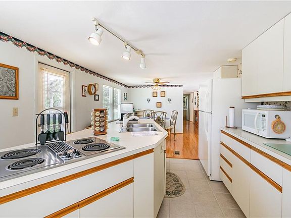 3rd image of 12920 Litewood Dr