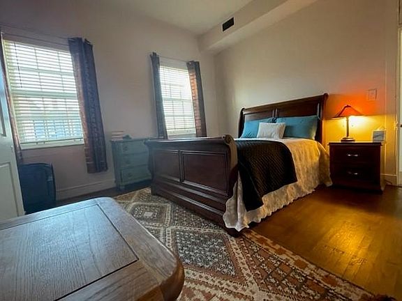 Bedroom (can remove bed for living area)