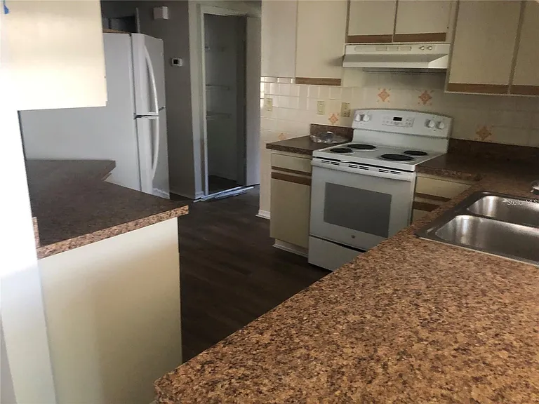 507 Shore Rd — Photo 5
