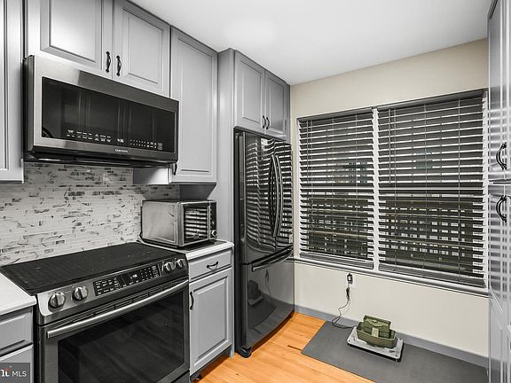 3rd image of 2418 Ridgehampton Ct