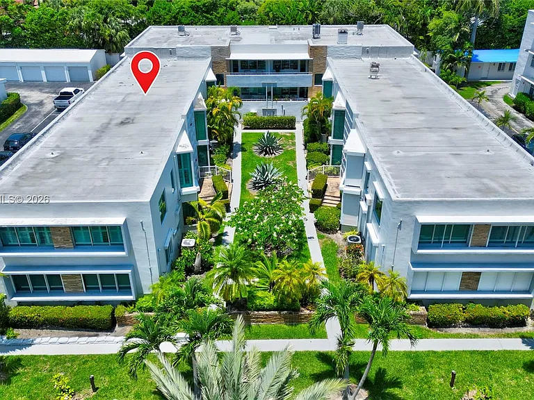 10178 Collins Ave #107 — Photo 19