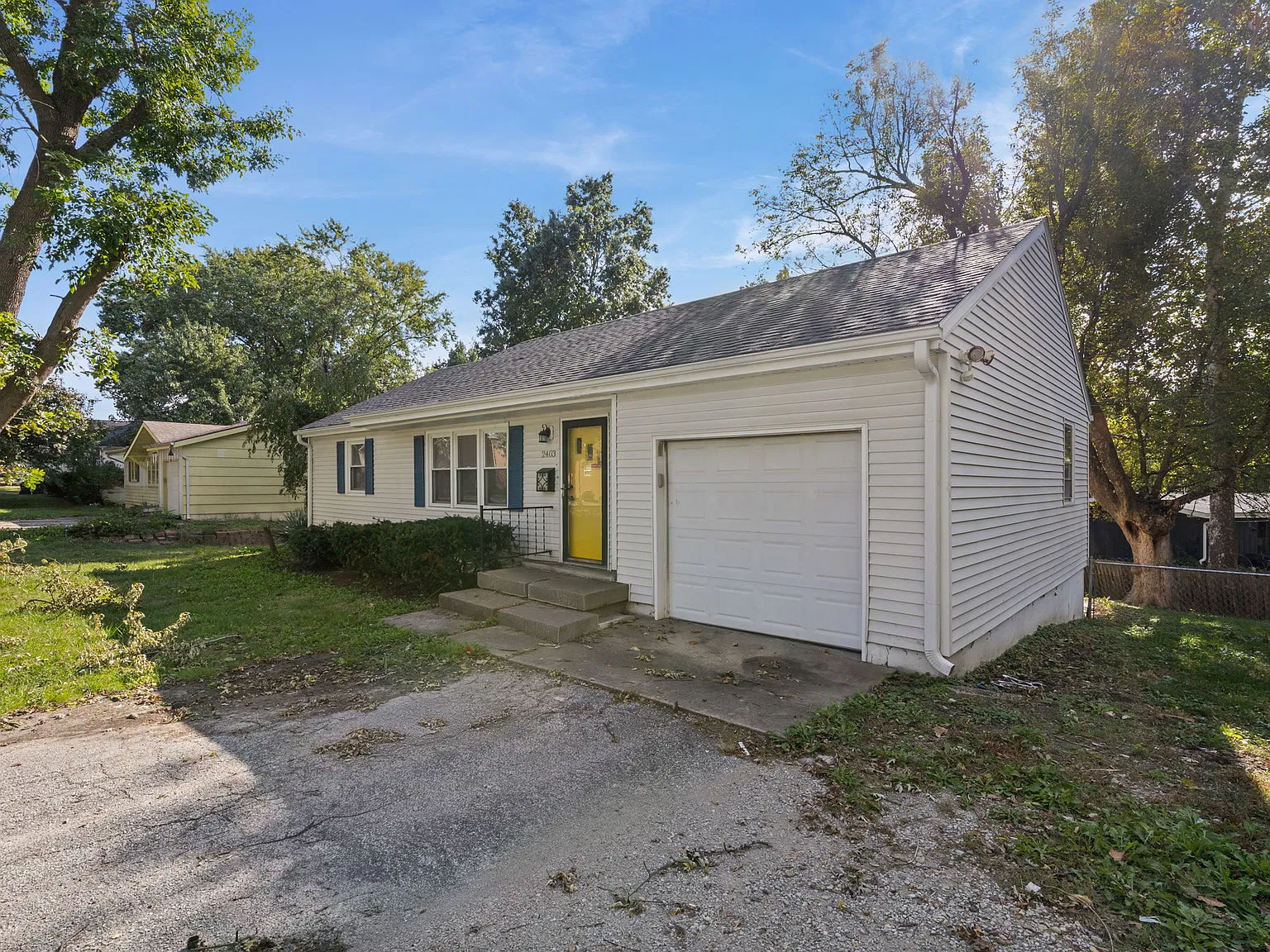 2403 Northeast Shady Lane Drive - 1 — Photo 2