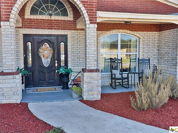 3rd image of 1011 Llewelyn Dr