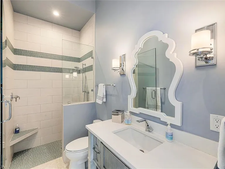 425 Harbour Dr — Photo 21