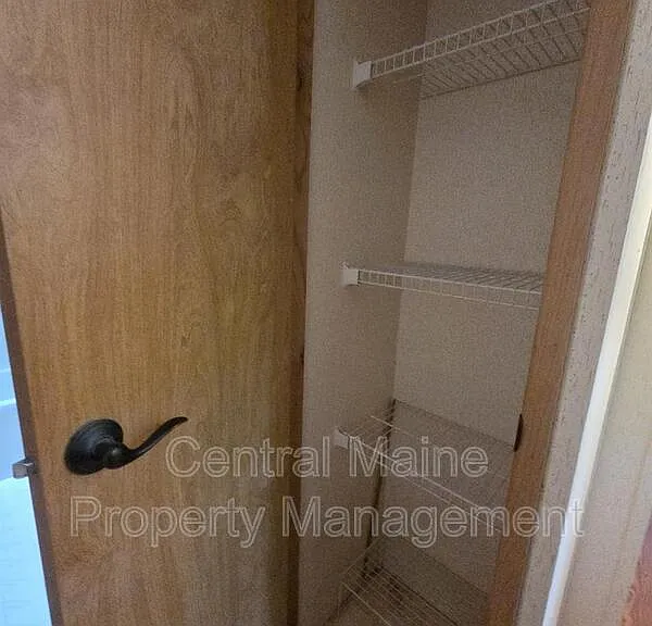 400 Friendship St — Photo 6