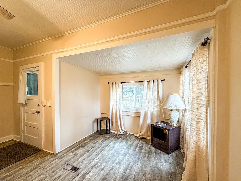 1120 Sinex Ave — Photo 2