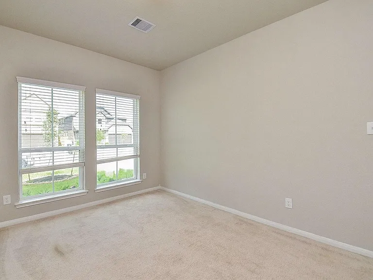 5443 Grand View Dr — Photo 3