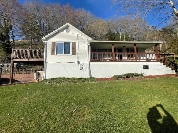 817 Saint Clairs Creek Rd, Chilhowie, VA 24319