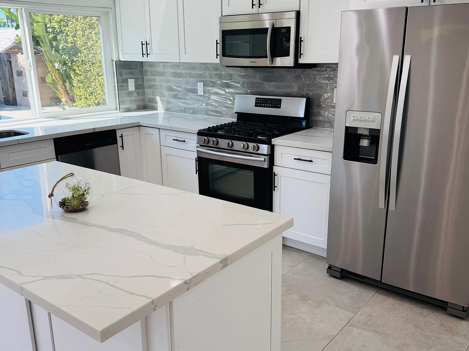 6225 Hesperia Ave — Photo 4