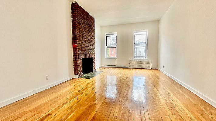 1st image of 1702 2nd Ave #4R