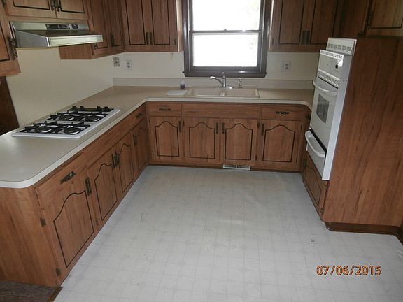 4th image of 131 Evergreen Dr