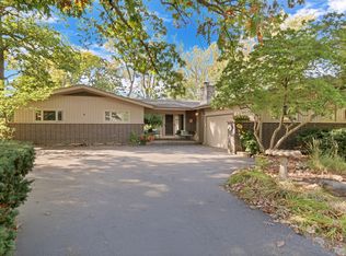 230 N Alleghany Rd, Grayslake, IL 60030