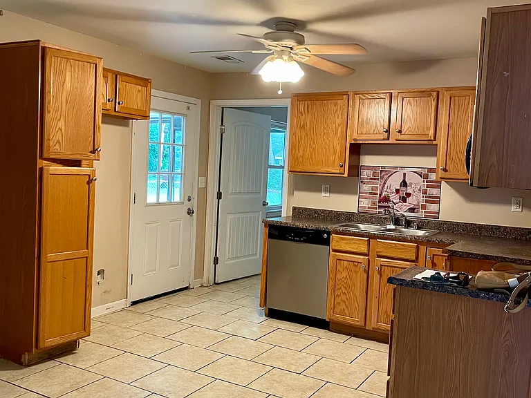 245 Granvil Dr — Photo 4