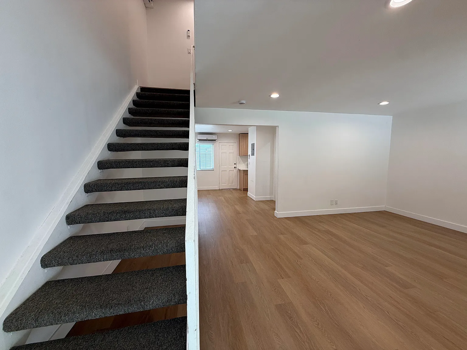3 bed, 1200 sqft, $3,300 — Photo 3