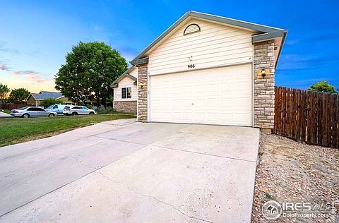 2nd image of 906 Cameron Dr