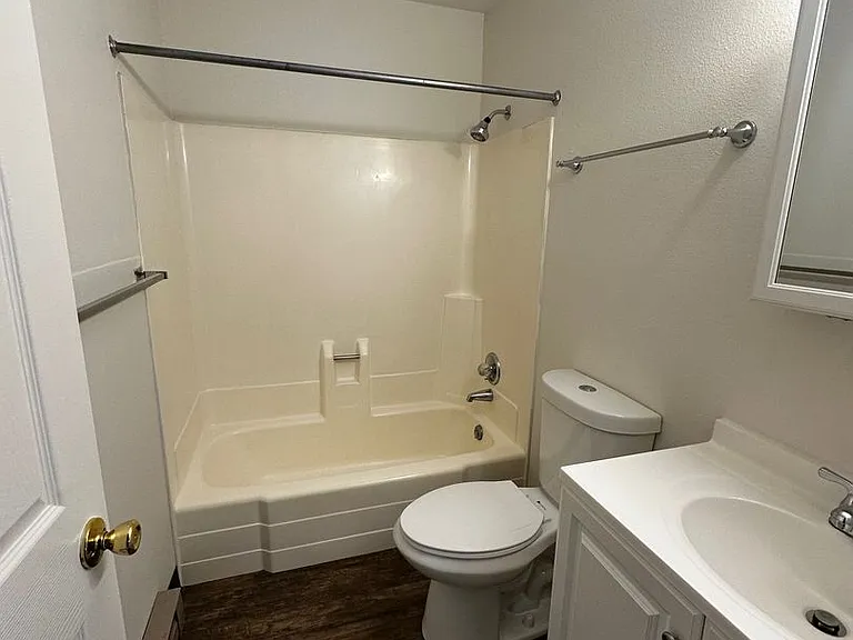 412 N Rouse Ave #A-H — Photo 12