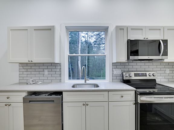 3rd image of 127 Evergreen Ln #11576868