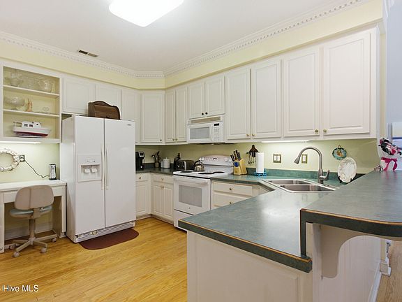 5th image of 1010 Devonshire Drive