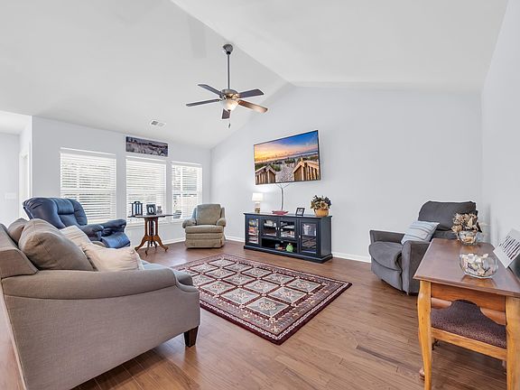 3rd image of 1318 Golden Valley Pl.