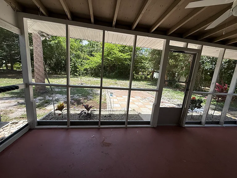 1355 Bradford Rd — Photo 13