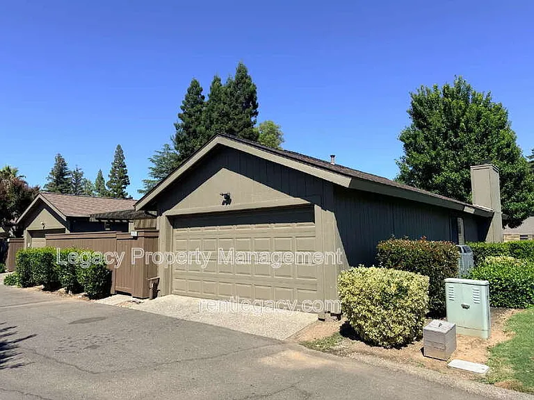 255 Munroe St — Photo 2