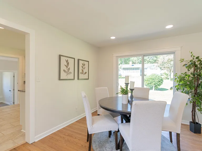 913 Woodmore Ter — Photo 23