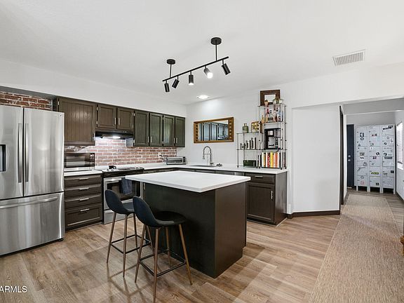 5th image of 2106 W Devonshire St