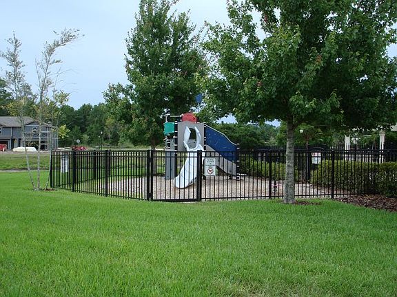 3rd image of 801 S Black Cherry Dr