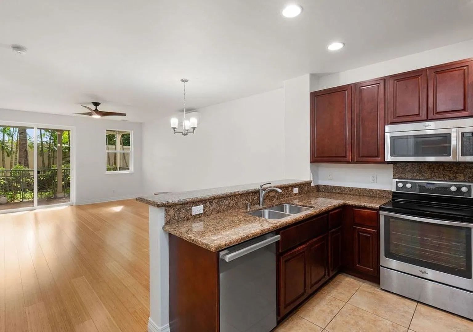 Beautiful Unfurnished 2-Bedroom in Kai Ani Village South Kihei — Photo 1