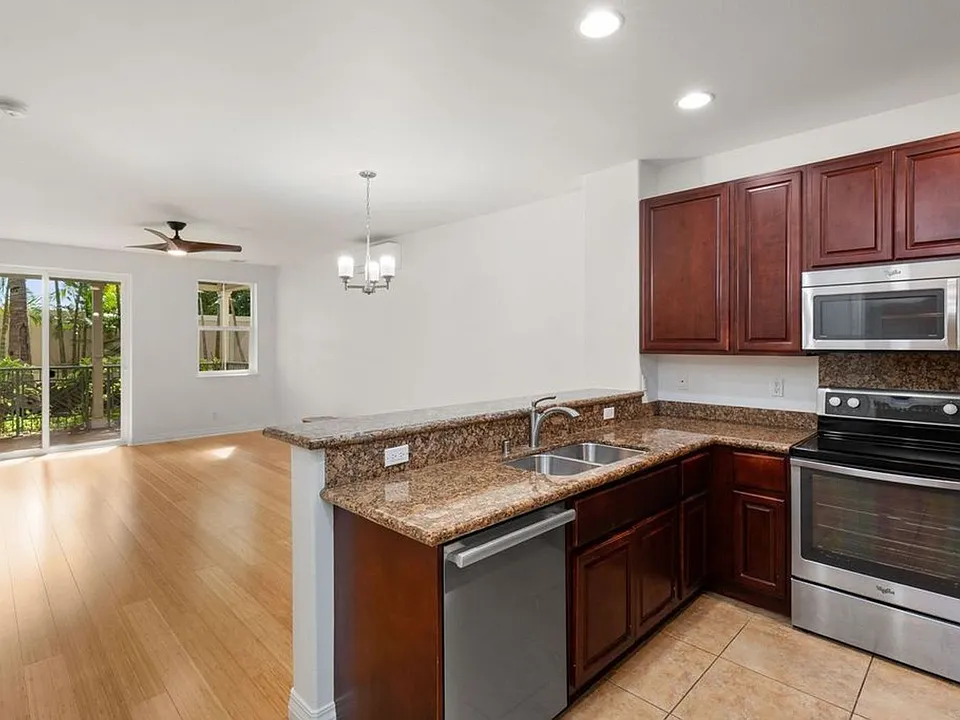 25 One Hali Ln #9102
