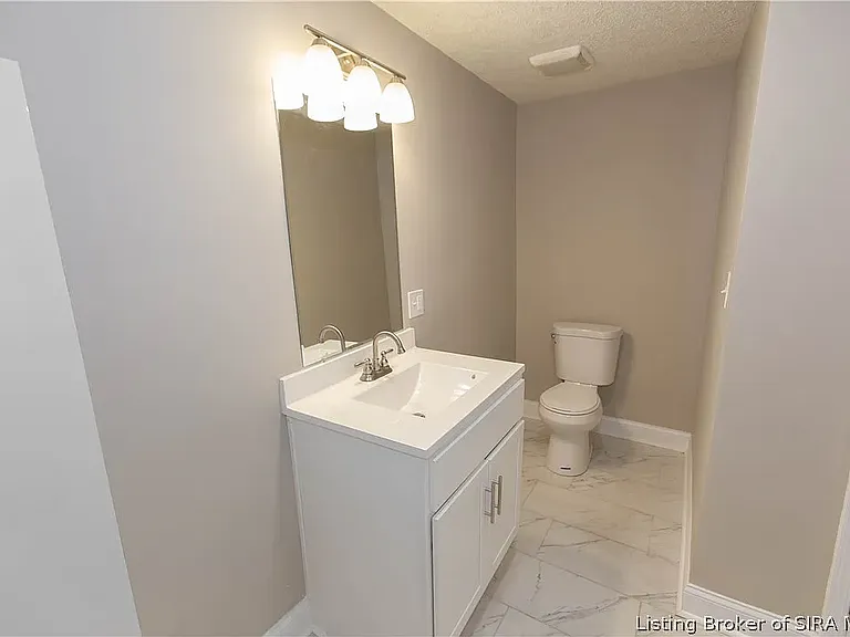 1725 E Oak St — Photo 10