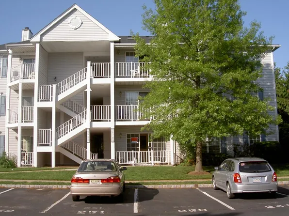 275 Kempsey Dr, North Brunswick, NJ 08902