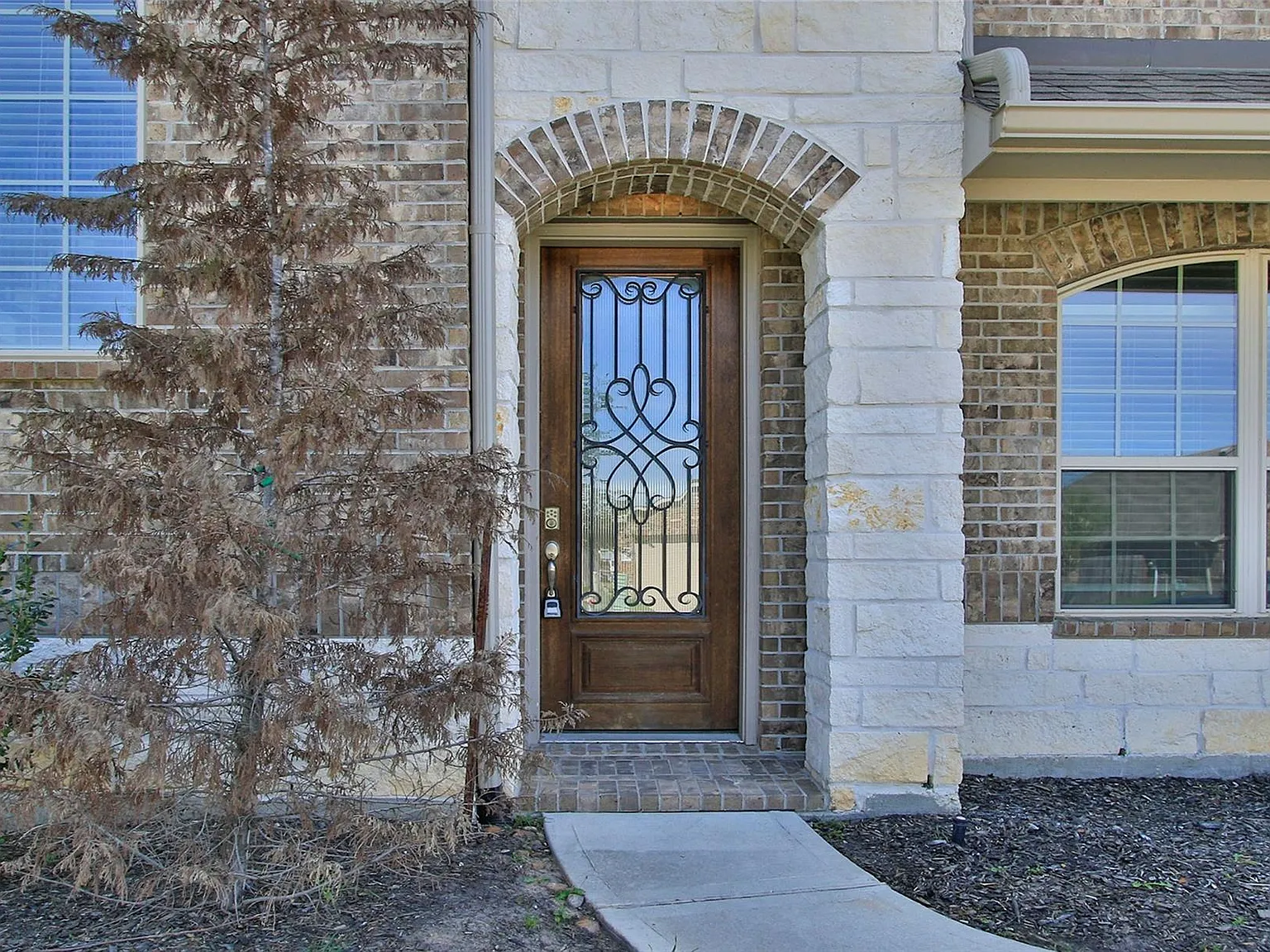 4 bed, 3.0 bath, 3029 sqft, $3,500 — Photo 3