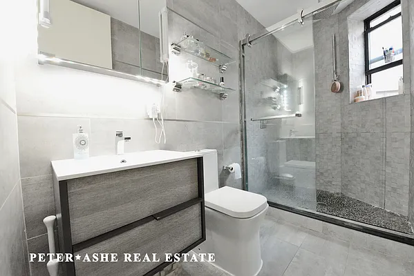 Rented by Peter Ashe | media 7