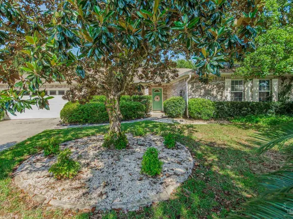 2034 Bayou Dr, Navarre, FL 32566