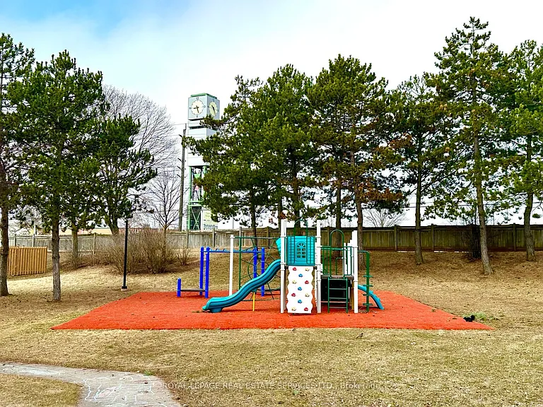 1542 Lancaster Dr #97 — Photo 23
