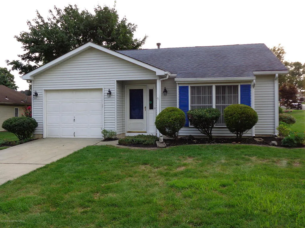 1862 Buttonwood Ave photo 1