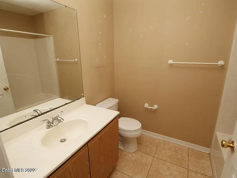2230 Redwood Cir NE — Photo 12
