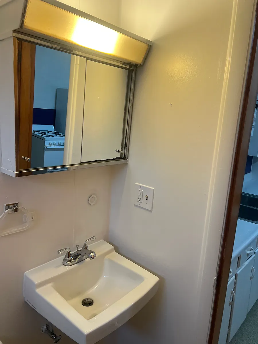 Building Photo - 20 Peoria St #1