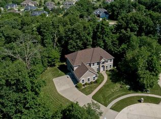 440 Sycamore Ct, Robins, IA 52328