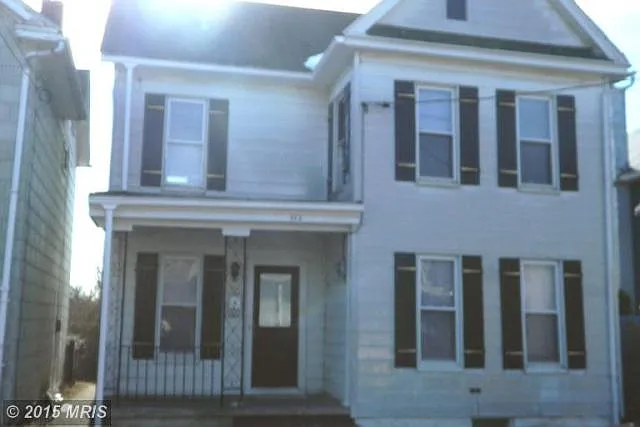 372 W Queen St photo 1