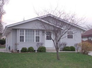 4030 S 91st St, Greenfield, WI 53228