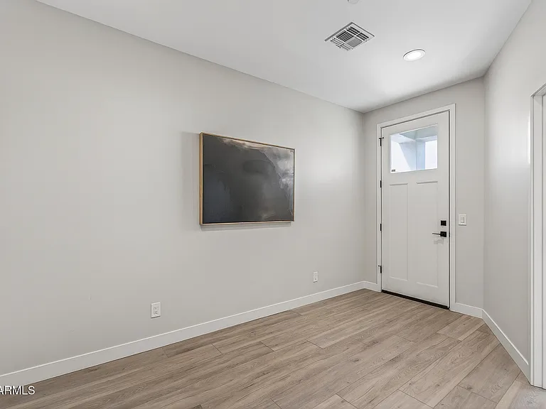2601 E Clarendon Ave #3 — Photo 5