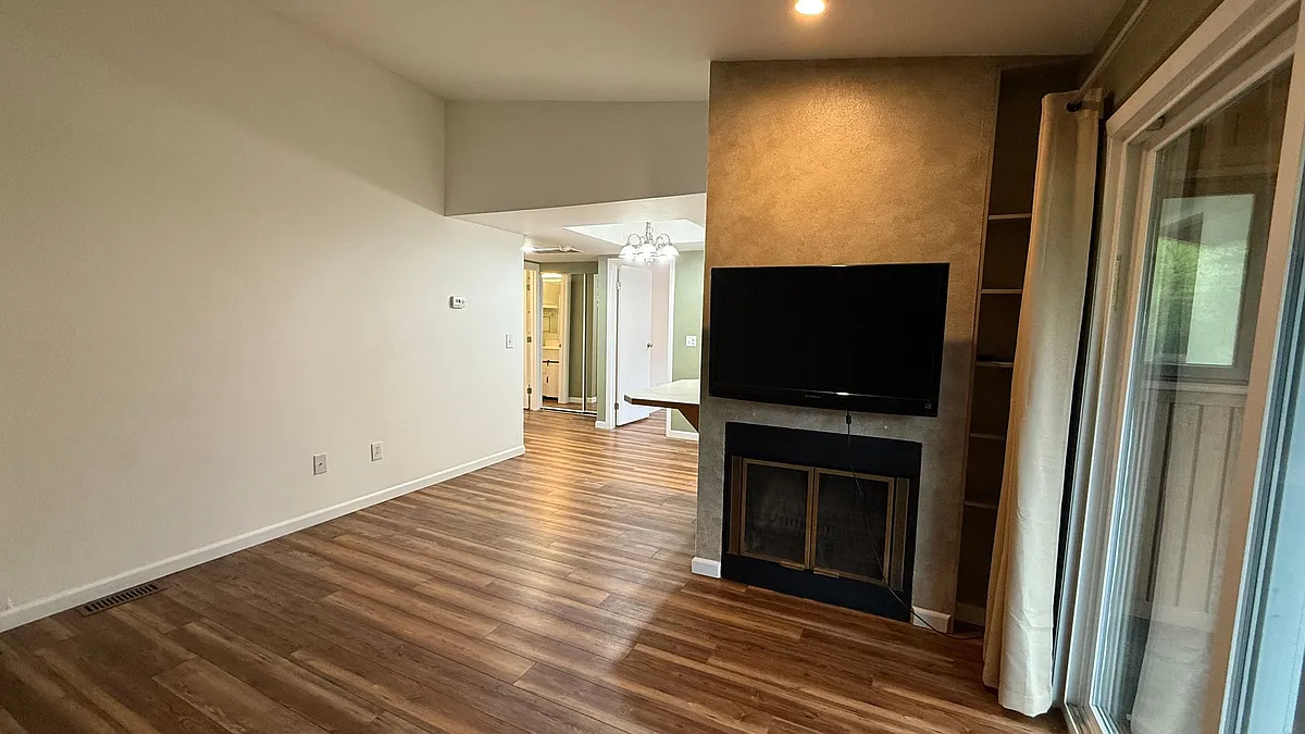 Building Photo - 430 E 56th Ave #1-D