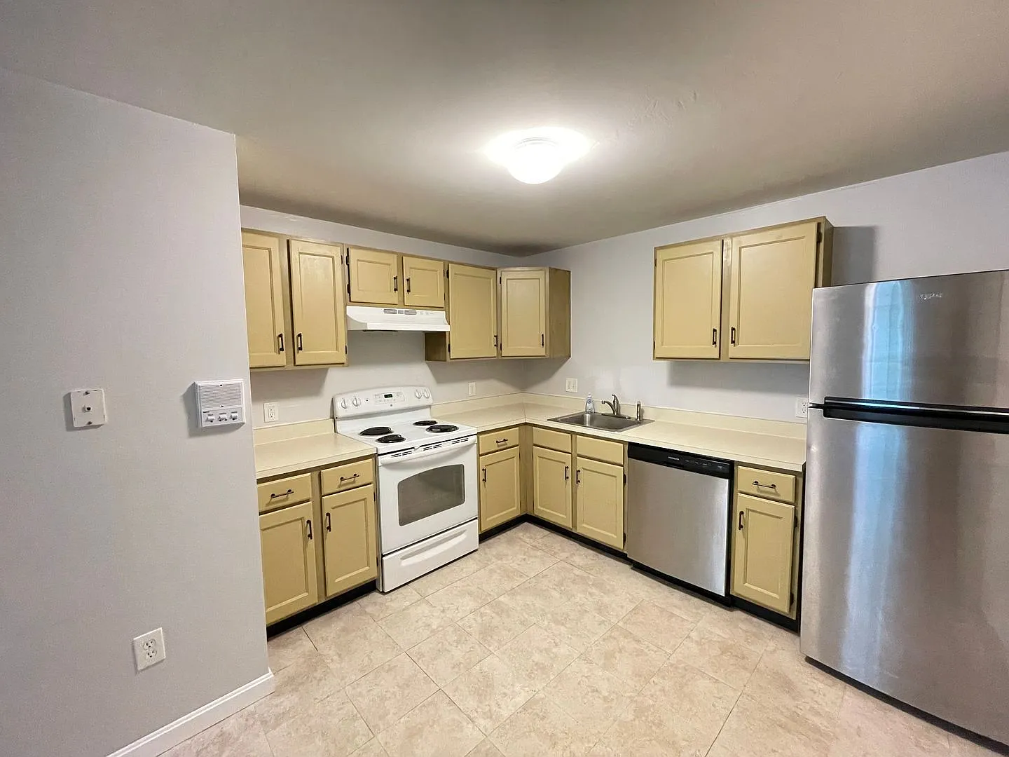2 bed, 1.0 bath, 665 sqft, $1,750 — Photo 1