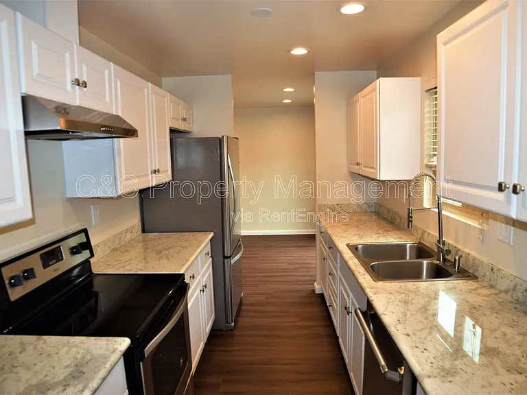 1695 Hilby Ave — Photo 2